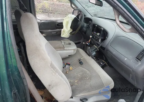 2000 Ford F-150 Lariat/Work Series/Xl/Xlt from USA, damaged, VIN 1FTRX18L3YNA51398